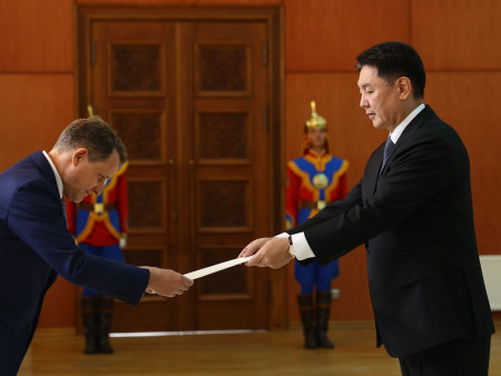 Канад Улсын Элчин сайд Итгэмжлэх жуух бичгээ өргөн барилаа