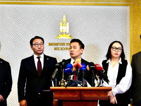 Түр хорооны гишүүдийг уурхайтай биечлэн танилцахыг Оюу толгой урьжээ