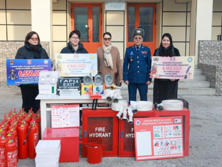 Нийслэлийн тусгай хэрэгцээт сургууль, цэцэрлэгт гал унтраах анхан шатны багаж, хэрэгсэл хүлээлгэж өглөө