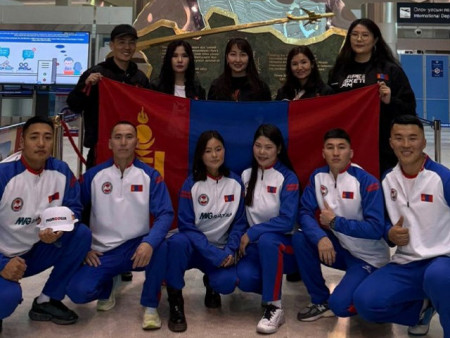 Mонголын Мас-Рестлингийн спортын холбооны баг тамирчид Европ тивийг зорилоо