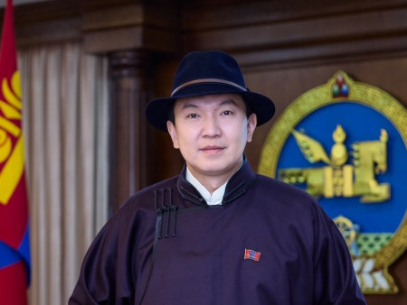 Анхдугаар Үндсэн хуулийг баталж, Бүгд Найрамдах Улс тунхагласан өдрийг тохиолдуулан УИХ-ын дарга Н.Учрал мэндчилгээ дэвшүүлэв