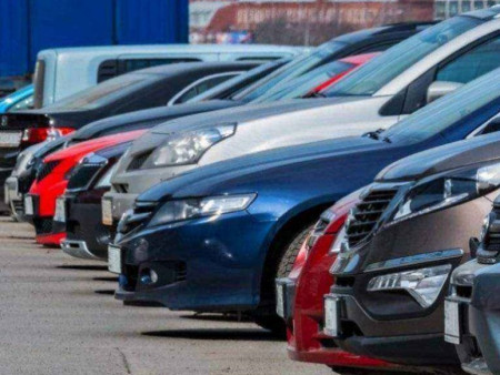 Зөвшөөрөлгүй байгуулсан тээврийн хэрэгслийн зогсоолын үйл ажиллагааг зогсоожээ