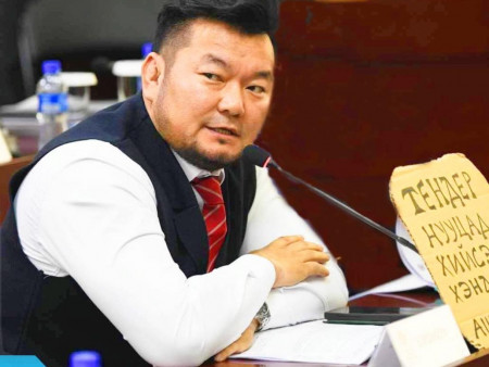 22 жил эхнэрээ хүчирхийлсэн гэх НИТХ-ын төлөөлөгч Б.Эрдэнэсүхийг НПГ-аас  хорих таслан сэргийлэх арга хэмжээ авахуулахаар саналаа хүргүүлжээ