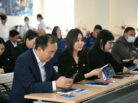 Их, дээд сургууль, коллежид суралцагчдын 60.9 хувь нь эмэгтэйчүүд, 39.1 хувь нь эрэгтэйчүүд байна