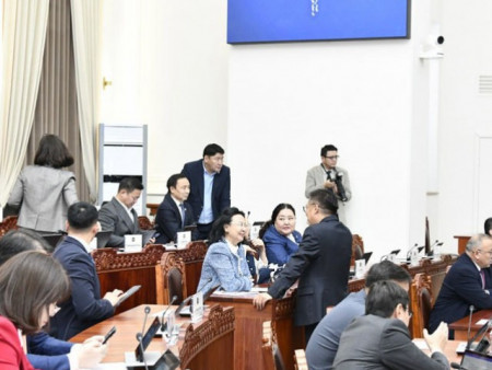 Төсвийн хүрээний мэдэгдэл, төсвийн төсөөллийн тухай хуульд өөрчлөлт оруулах тухай хуулийн төслийг дөрөв дэх хэлэлцүүлэгт шилжүүллээ