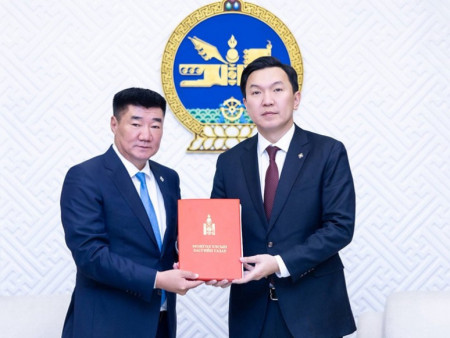 Төрийн өмчийг хувьчлах, олон нийтэд нээлттэй арилжаалахтай холбоотой тогтооолын төслийг өргөн мэдүүлэв