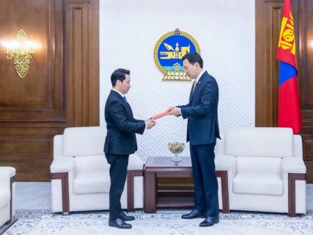 Элчин сайд нарыг эгүүлэн татах, томилох асуудлаар зөвшилцөх Монгол Улсын Ерөнхийлөгчийн саналыг өргөн мэдүүллээ