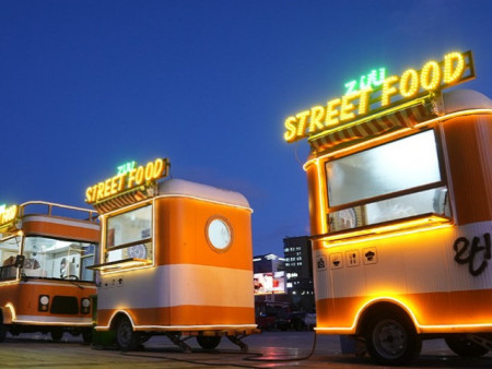 Төв талбайд “Крисмасс маркет” өдөр бүр 11:00-21:00 цагийн хооронд ажиллаж байна