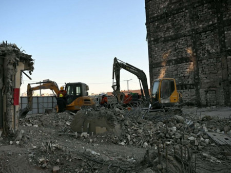 Дэлбэрэлтэд өртсөн 207 дугаар байрыг буулгалаа