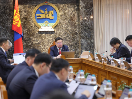 Засгийн газар ээлжит бусаар хуралдаж байна