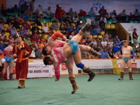 Өнөөдрийн барилдааны орлогыг ЭХЭМҮТ-д хандивлаж, азтай үзэгчид автомашин бэлэглэнэ