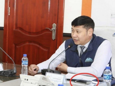 Ажилтнуудаа ТАГНАЖ ЧАГНАДАГ 