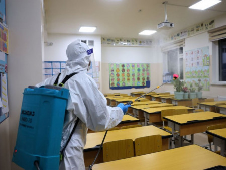 Нийслэлийн 182 сургуульд ариутгал халдваргүйжүүлэлт хийж эхэллээ