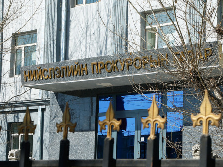 Сэтгэцэд нөлөөт бодисыг бусдын нэр дээр ачаанд багтааж хил нэвтрүүлсэн гэх этгээдийн хэргийг шүүхэд шилжүүлжээ