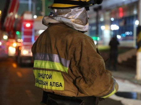 Гал түймрийн аюулаас бага насны 2 хүүхдийг авран хамгааллаа