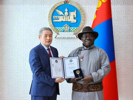 НҮБ-ын Хүүхдийн сангийн Суурин төлөөлөгчийг “Найрамдал” медалиар шагналаа