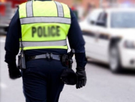 Караокед гадаад иргэдтэй дуу дуулж, архи хундагалж өгөх ажил хийлгэх замаар биеэ үнэлэлт зохион байгуулж байжээ