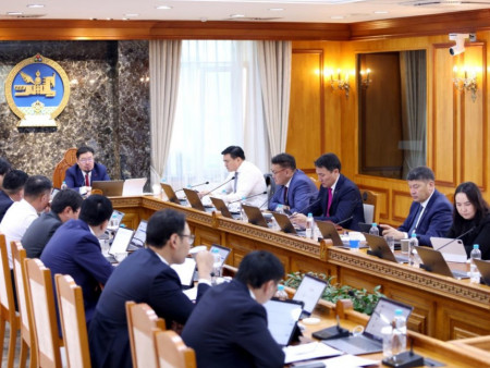 Засгийн газрын ээлжит хуралдаан үргэлжилж байна