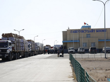 Гашуунсухайт боомтод хууль бусаар газар эзэмшиж, төрийн мэдлийн зам ашиглаж байсан “Смарт Эко Транс” компанитай холбоотой тогтоолыг хүчингүй болгоно