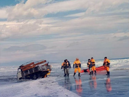 Мөсөн дээгүүр явганаар болон авто тээвэр хийхгүй байхыг онцгойлон анхааруулж байна