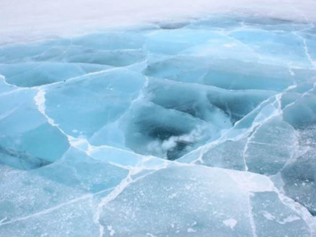 Автомашинтай зорчиж явсан дөрвөн иргэн Буйр нуурт живж, нас баржээ