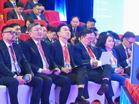 Монгол Ардын намын Бага хурлын II хуралдаан өндөрлөв