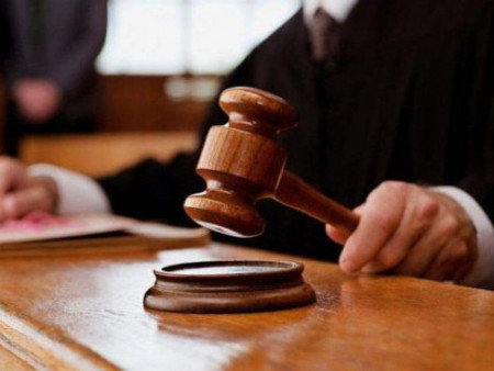 3 настай хүүхдээ хөнөөсөн хойд эцгийн шүүх хуралд хүүхдийн ээж хүндэтгэх шалтгаангүйгээр оролцсонгүй