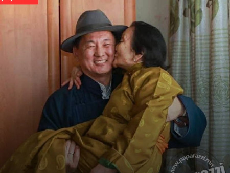 Монголын үзэсгэлэнт ээжүүд