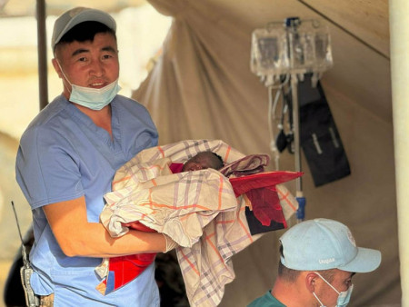 Монгол цэргүүд 1400 гаруй иргэнийг хамгаалалтад авч, эх нярайг эсэн мэнд амаржуулжээ