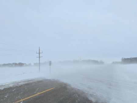 Ихэнх нутгийг хамарсан цас орж, хүчтэй салхи, шуургатай байхыг онцгойлон анхааруулж байна