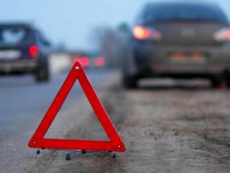 Гарцтай хэсгээр зам хөндлөн гарч байсан хоёр хүүхдийг мөргөж гэмтээжээ