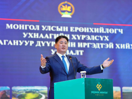 Ерөнхийлөгч У.Хүрэлсүх “Багануур” ХК-ийн хамт олонд талархал илэрхийллээ