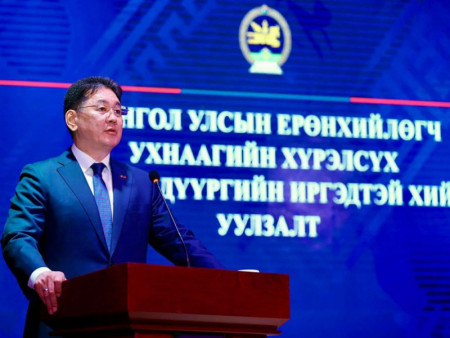 Ерөнхийлөгч У.Хүрэлсүх Налайх дүүрэгт ажиллаж байна
