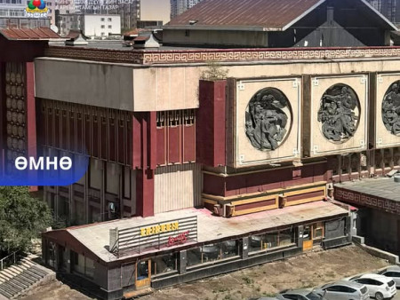 ЧД 5 -р хороо, Байгалийн түүхийн музейд залгаж барьсан зөвшөөрөлгүй өргөтгөлийг буулгаж, талбайг чөлөөллөө.