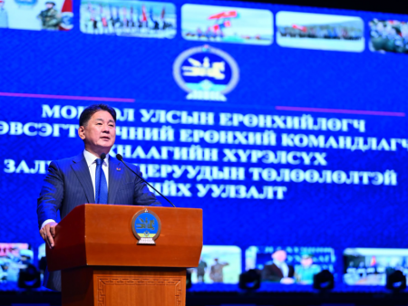 Ерөнхийлөгч У.Хүрэлсүх төрийн цэргийн болон хууль сахиулах байгууллагын залуу офицеруудтай уулзлаа