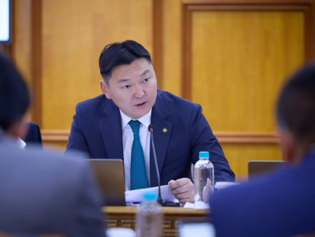Зөвшөөрөл авахаас олгох хүртэлх бүх үйл ажиллагаанд баримт бичгийг иргэнээс нэг удаа авч, өргөдөл, хүсэлтийг шуурхай шийдвэрлэхийг үүрэг болголоо