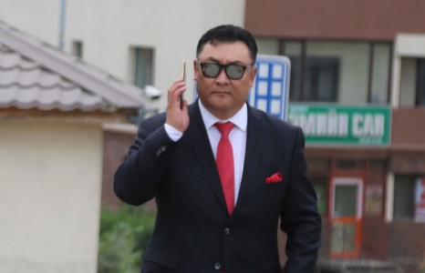 Түмний танил телевизийн эрхэм алхахыг эрхэмлэнэ