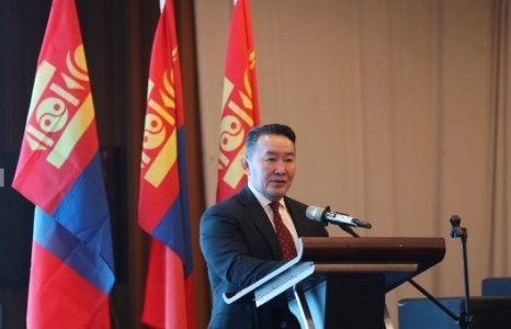 Хямралын үед халууныг атгах чадвар хүн бүрт байдаггүй, харин Ерөнхийлөгчид бол байна