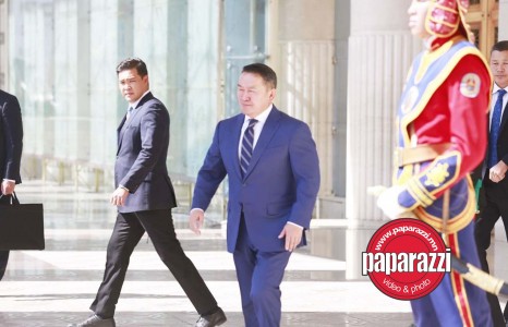 News paparazzi: Ерөнхийлөгч зөвлөхүүдээ чөлөөлжээ