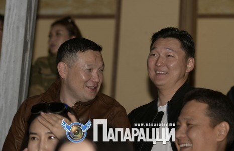 Дуучин асан дарга Д.Батсүх Г.Тэмүүлэнд наалдахын учир...