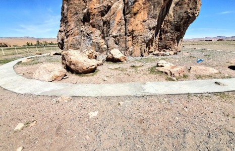 News paparazzi: Тайхар чулууны ойр орчмыг тохижуулах нэрээр улсын төсвийн ЕСӨН САЯ төгрөгөөр “цементлэжээ”