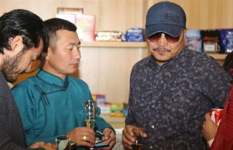 Хиймориороо Оскарт дэвшсэн морьтой эр