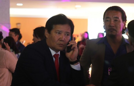 Уулыг цас, Золбоотыг нас хараахан дарах болоогүй...