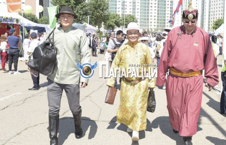 Аваргын хүү хүч үзнэ