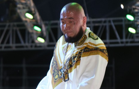 Gee aaрхаж, Цэцэ-г дэргэд нь дисс хийв