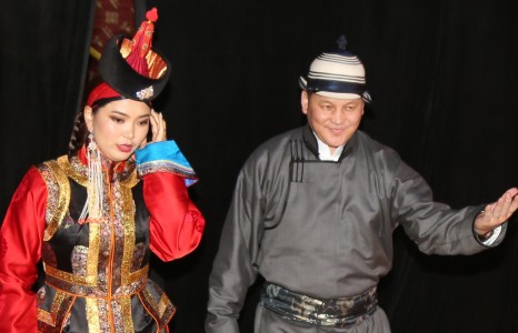 Ардын дууны уурхайчин ханхүү хамтрагчтай болов уу...