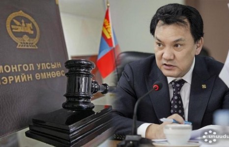 Б.Батзоригийн хамсаатнууд хэргээ шуурхай шийдвэрлүүлэхийг хүссэн ч шүүх прокурорт буцаав