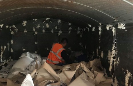 Дөрвөн вагон хөгцөрсөн цагаан будааг илрүүлэн буцаажээ
