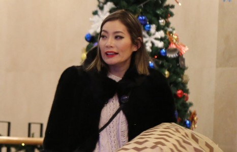 Дуучин Л.Насанбуян зэрэгцсэн шинэ жилийн цэнгүүнүүдэд будилж явна