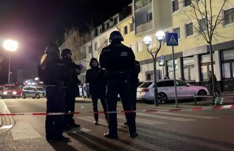 Германд буутай этгээдүүд гал нээж, найман хүний амь хохиров